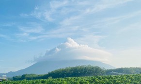 Núi Bà Đen tiếp tục xuất hiện “đĩa bay mây” khiến du khách thích thú