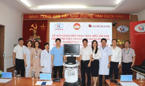 Agribank chi nhánh Láng Hạ trao tặng thiết bị y tế cho Bệnh viện Tim Hà Nội
