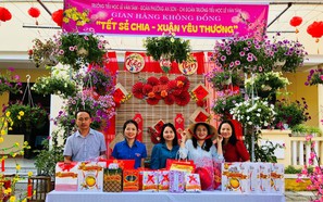 “Xuân sum vầy - Tết sẻ chia”: Phiên chợ Tết ý nghĩa