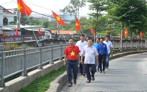 Sắc cờ rực rỡ trên “Đường tỷ lệ kèo góc nhà cái” tại phường Thạnh Xuân