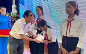 tỷ lệ cá cược kèo nhà cái trao tặng 100 triệu đồng cho học sinh nghèo Khánh Hòa 