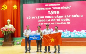 tỷ lệ kèo nhà cái hôm nay tặng 2.000 lá cờ Tổ quốc cho Vùng Cảnh sát biển 3