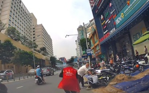 Thông kèo nhà cái tỷ lệ bóng đá mới vụ người đàn ông đầu trọc cầm hung khí đánh người
