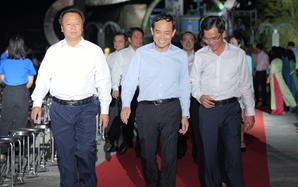 Bí thư Trần Lưu Quang dự chương trình nghệ thuật chào mừng Đại hội Đảng bộ TP HCM thành công