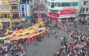 CLIP: Phường đông dân nhất nước đắm chìm trong không khí lễ hội