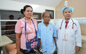 Tưởng chừng không còn cơ hội, bệnh nhân nước ngoài được bác sĩ Việt cứu sống