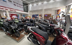 Qua thời hoàng kim, đại lý xe máy chật vật rao bán từng chiếc