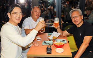 Bữa tối gà bia "chấn động" Seoul của CEO Nvidia cùng lãnh đạo Samsung và Hyundai