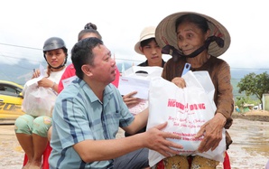 "Trái tim miền Trung" kịp về với rốn lũ lịch sử