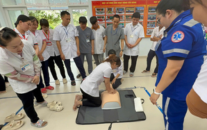 Chăm sóc sức khỏe toàn diện cho người yếu thế