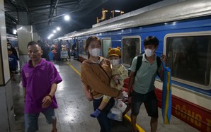 Người lao động nào được tặng vé tàu, máy bay về quê dịp Tết?