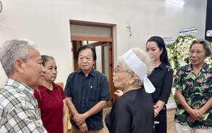 Nhiều văn nghệ sĩ tiễn biệt người bạn đời của NSƯT, đạo diễn Ca Lê Hồng