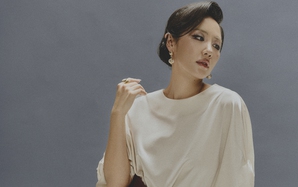 Văn Mai Hương gây tò mò