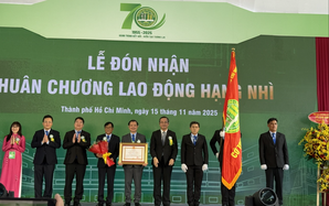 Trường ĐH Nông Lâm TP HCM đón nhận Huân chương Lao động hạng nhì