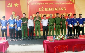 Công an TP Cần Thơ mở lớp xoá mù chữ cho học viên cai nghiện