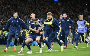 Thắng nghẹt thở Đan Mạch, "ngựa ô" Scotland góp mặt  World Cup sau 28 năm