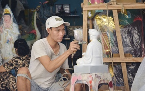 Xóm tạc tượng dưới chân cầu Ông Buông