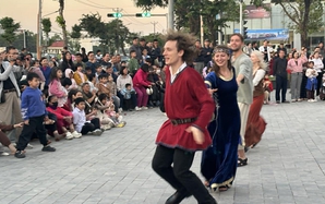 Lễ diễu hành nghệ thuật đường phố Ninh Bình - dấu ấn đẹp tại Festival sân khấu thử nghiệm