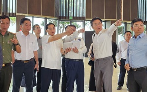 Hình ảnh Phó Thủ tướng Bùi Thanh Sơn kiểm tra tiến độ tổ chức Diễn đàn Kinh tế Mùa thu tại TP HCM