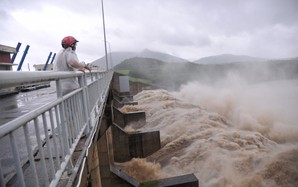 Không thể chống lũ bằng tư duy cũ