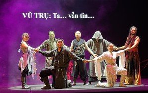 Khán giả cổ vũ nồng nhiệt vở kịch hình thể "Vũ trụ" của Mông Cổ