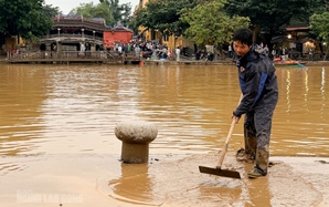 Phố cổ Hội An ngập bùn non sau đợt lụt "tập 3"