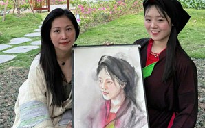 Chân dung màu nước - sự soi chiếu qua những tấm gương của Nguyễn Thu Hà