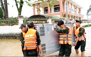 Lũ dữ và tình người