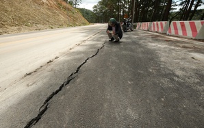 Đèo Prenn lại xuất hiện sạt lở, xuất hiện vết nứt dài