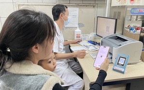 Khám chữa bệnh tốt hơn nhưng quá tải, thủ tục phiền hà vẫn tồn tại