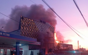 Lửa cháy ngùn ngụt trong quán bar ở Đồng Nai