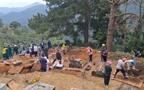 Lâm Đồng: Di dời 40 ngôi mộ vì ngọn đồi sụt lún