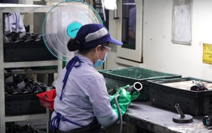 Một doanh nghiệp sản xuất cho hơn 1.000 công nhân nghỉ thêm 35 ngày trong năm 2026