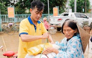 PNJ kích hoạt "Siêu thị mini 0 đồng" hỗ trợ người dân miền Trung bị lũ lụt