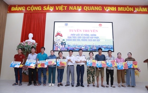 Trao cờ Tổ quốc và ảnh Bác tại sự kiện quan trọng ở Phú Quốc