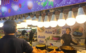 Chợ Bình Tây hút khách nhờ ẩm thực dân gian và kiến trúc cổ