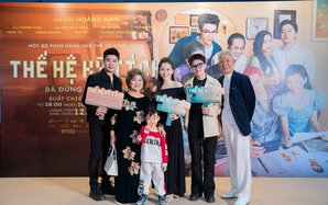 Lần đầu lấn sân điện ảnh, NSND Thanh Hoa được cả nhà chúc mừng