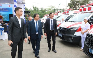 Hải Phòng tiếp nhận tài trợ 15 xe cứu thương và trang thiết bị trị giá hơn 26 tỉ đồng