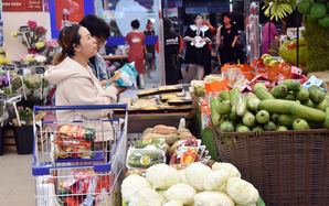 Gồng sức kìm giữ giá cả hàng hóa