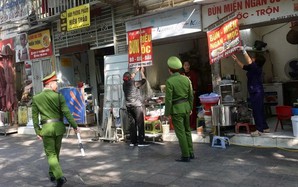 Ngày 13-12, Hà Nội đồng loạt ra quân giành lại toàn bộ vỉa hè, lòng đường