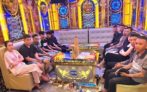 Bắt quả tang 18 đối tượng tại phòng karaoke “VIP 6” và “VIP 13”