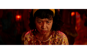 Diễn viên Hồng Ánh gây sốc với gương mặt "đầy máu"