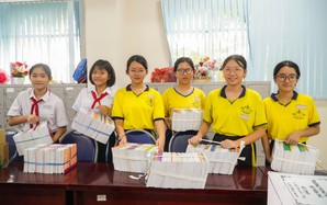 Nghĩa tình học sinh TPHCM hướng về vùng lũ