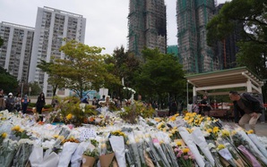 Cháy chung cư Hồng Kông: Nỗi tuyệt vọng của cụ ông khi vợ mắc kẹt trong lửa