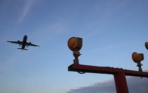 Hãng hàng không Nga phủ nhận máy bay chở 425 người “bốc cháy”