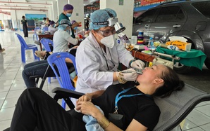 Tăng mức đóng BHYT: Dịch vụ phải đổi mới trước