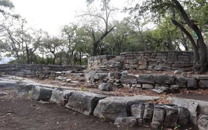 Phát hiện kỳ bí: Người đầu vuông trong mộ cổ