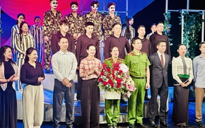 Nhà hát Kịch Công an nhân dân tạo ấn tượng mạnh với "Nơi bình minh trở lại"