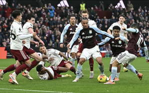 Aston Villa quật ngã Arsenal phút bù giờ, cuộc đua vô địch bắt đầu nóng