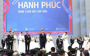 80 cặp đôi tổ chức lễ cưới tập thể bên hồ Hoàn Kiếm